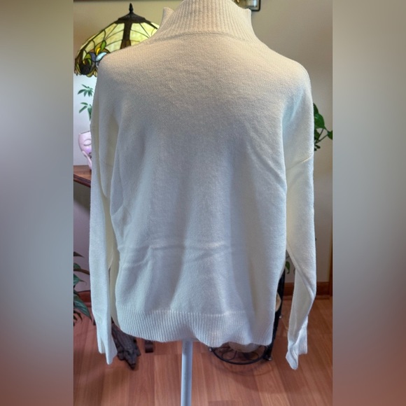 NWOT Women’s Winter Solid White Size Medium Long Sleeve Drop Shoulders Sweater - Picture 12 of 14